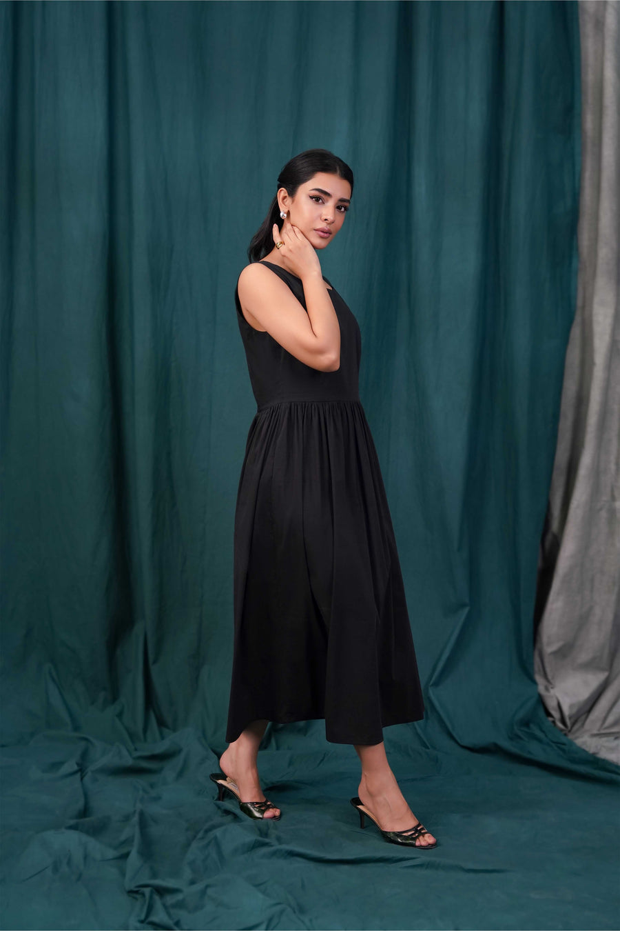Black Sleeveless Dress – 4andco